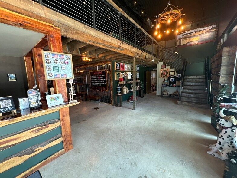 More Photos Of 201 E Center St, Tarpon Springs Bar For Lease