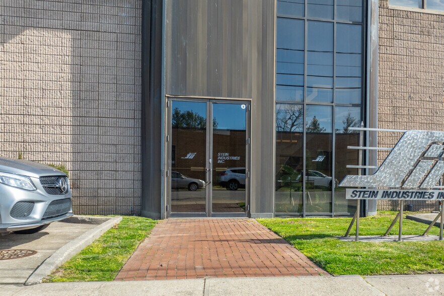 More Photos Of 22 Sprague Ave, Amityville Warehouse For Sale
