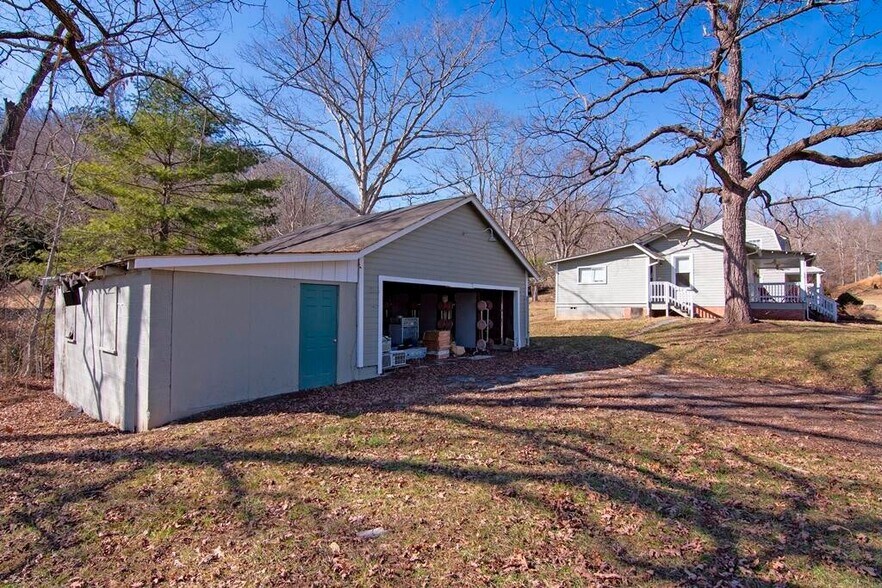 More Photos Of 158 Academy Lane Dr, Pence Springs Hotel For Sale