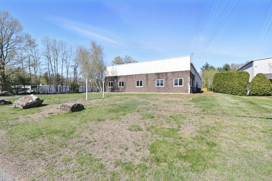 More Photos Of 103 Servistar Industrial Way, Westfield Warehouse For Lease