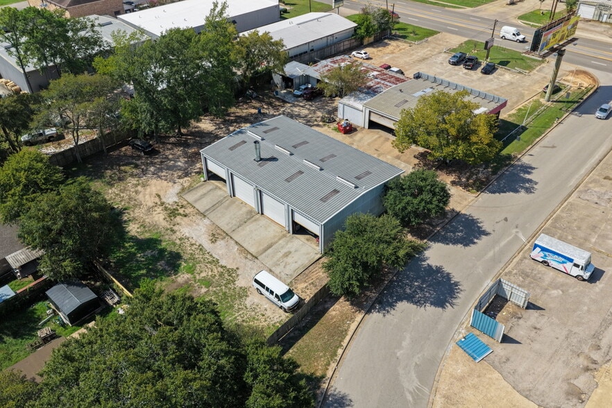 More Photos Of 2214 N Frazier St, Conroe Auto Repair For Sale