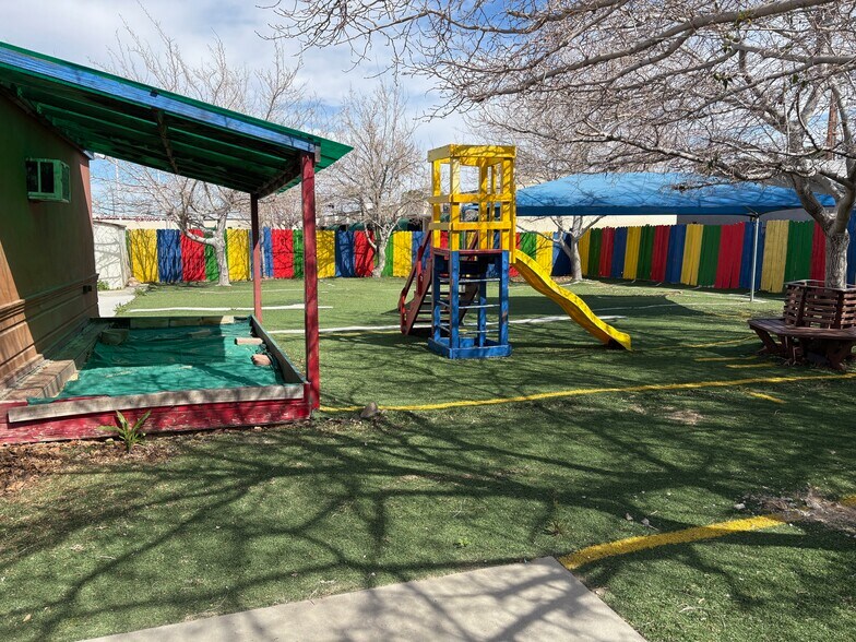 More Photos Of 933 W Newgrove St, Lancaster Specialty For Sale