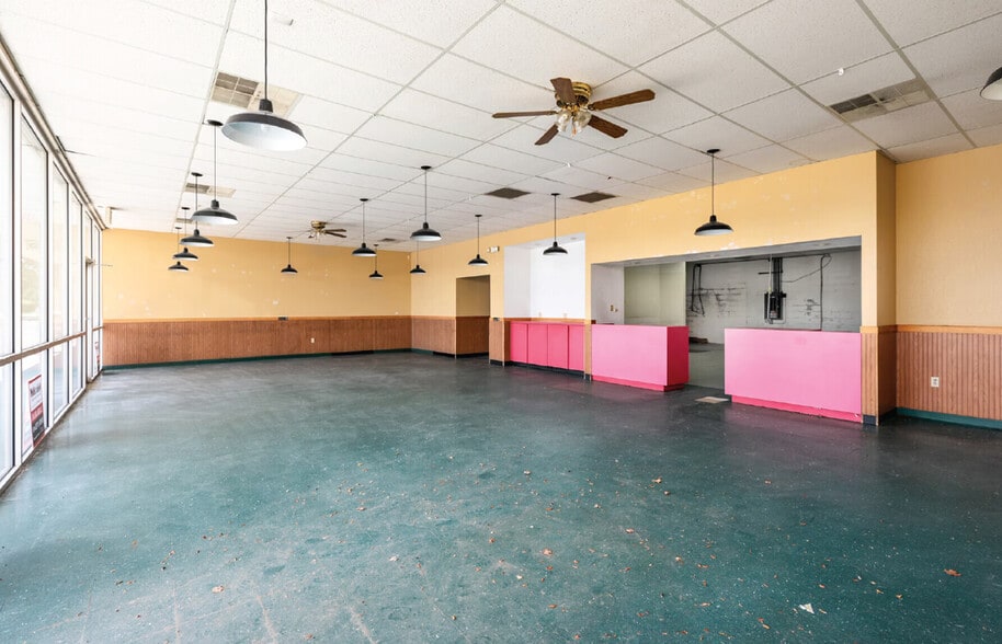 More Photos Of 1200-1252 N Nappanee St, Elkhart Unknown For Lease