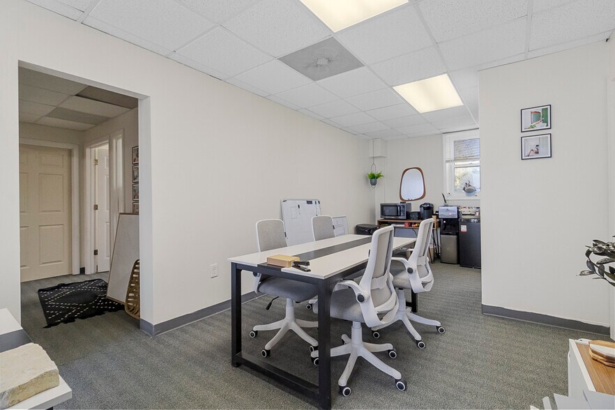 More Photos Of 1119-1123 Merriam Ln, Kansas City Office For Sale