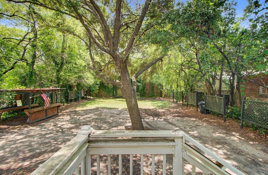 More Photos Of 117 S Cedar St, Summerville Office For Lease