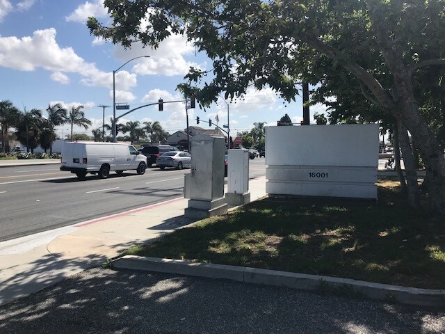 More Photos Of 16001 Springdale St, Huntington Beach Freestanding For Lease
