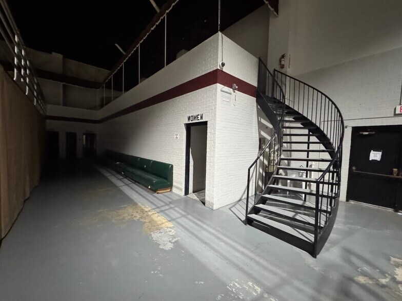 More Photos Of 10408 State Highway 64 E, Tyler Theater Concert Hall For Sale