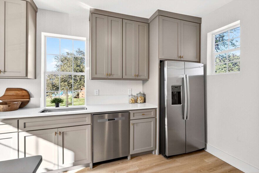 More Photos Of 439 W 9th St, Dallas Apartments For Sale