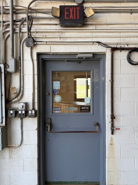 More Photos Of 4881 Pittsburgh Rd, Harrisville Light Distribution For Sale