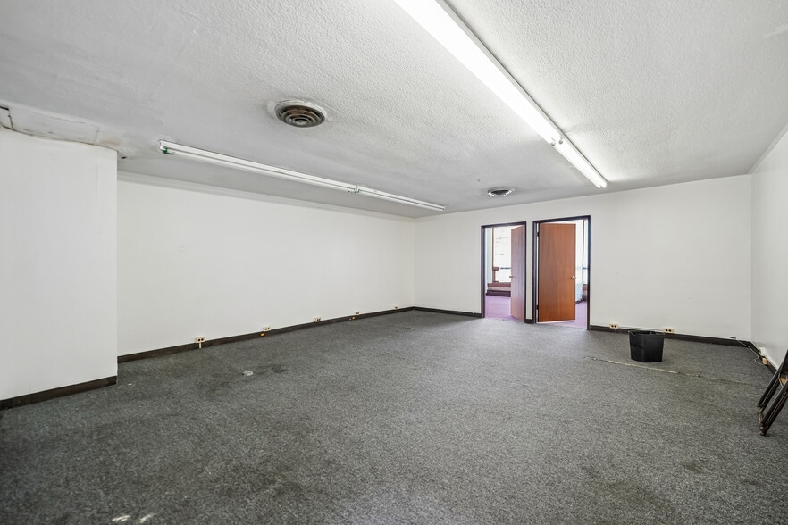 More Photos Of 6114 W North Ave, Chicago Office For Sale