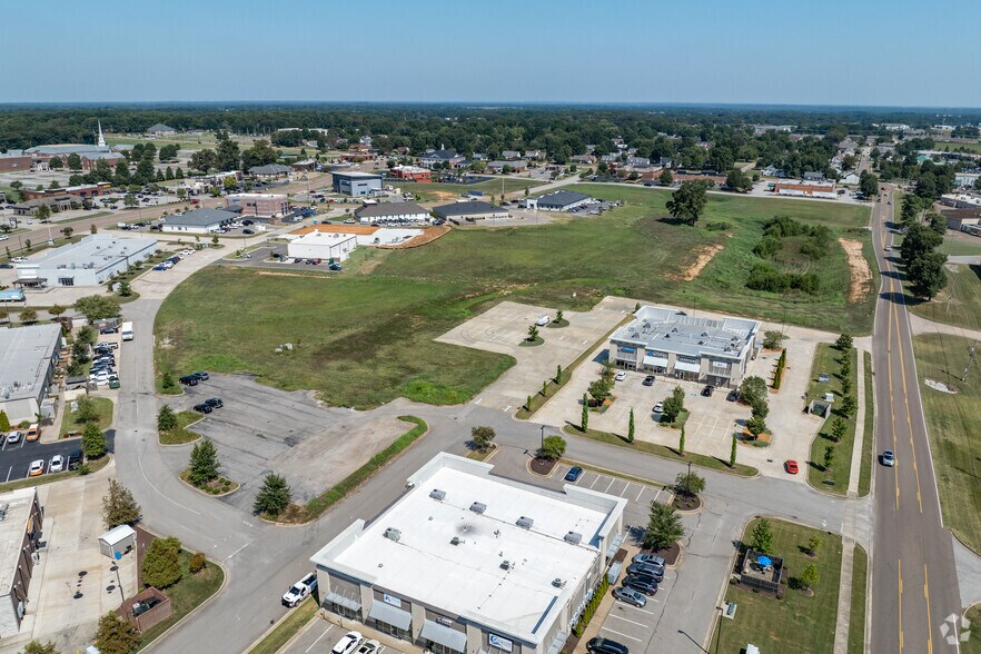 More Photos Of 1373 Union University Dr, Jackson Storefront Retail Office For Lease