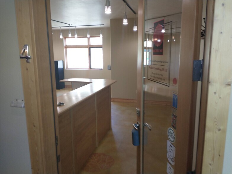 More Photos Of 32 Market Pl, Big Sky Medical For Lease