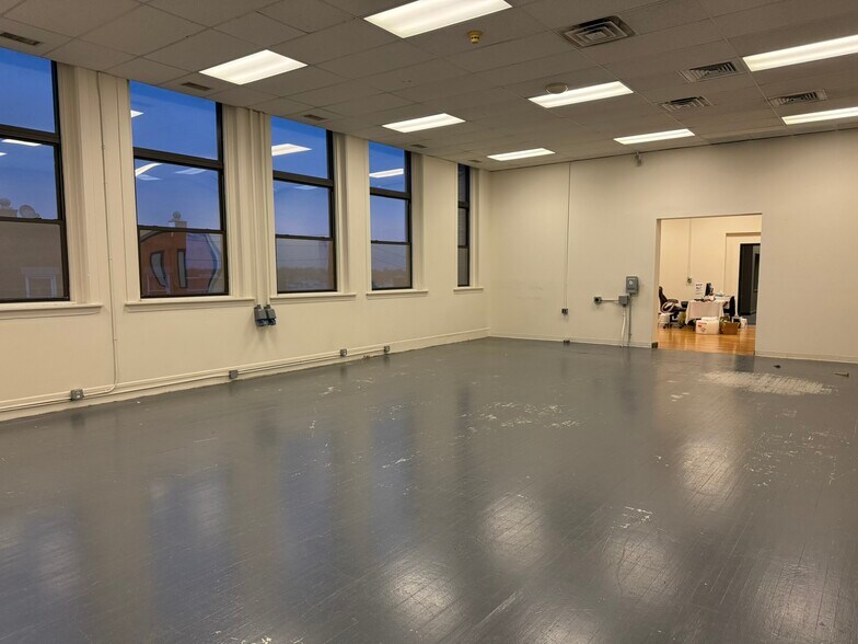 More Photos Of 114 Pearl St, Port Chester Light Distribution For Lease