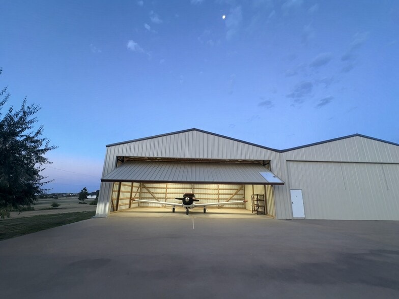 Primary Photo Of 12980 Wandering Rd, Amarillo Airplane Hangar For Sale