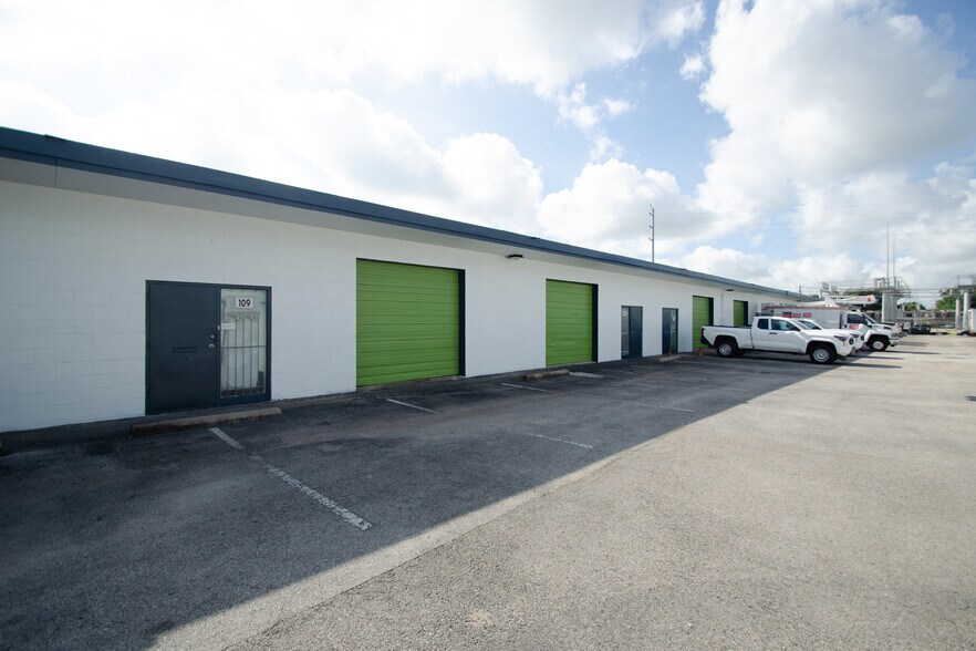 More Photos Of 6020 Jessamine St, Houston Unknown For Lease