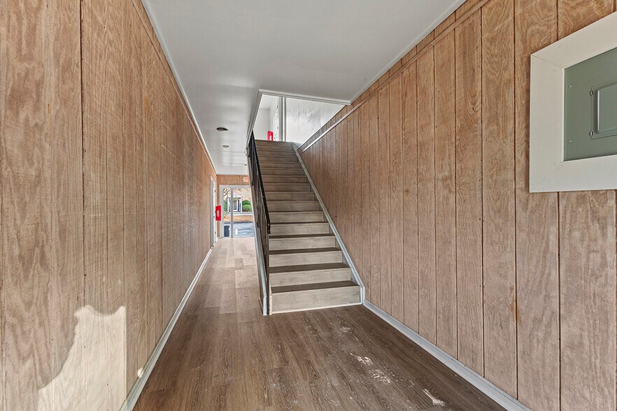 More Photos Of 170 Westwood Dr, Thomson Apartments For Sale