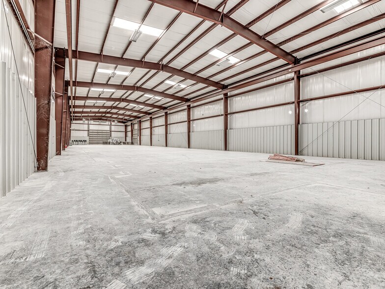 More Photos Of 4900 S Rockwell St, Oklahoma City Warehouse For Lease