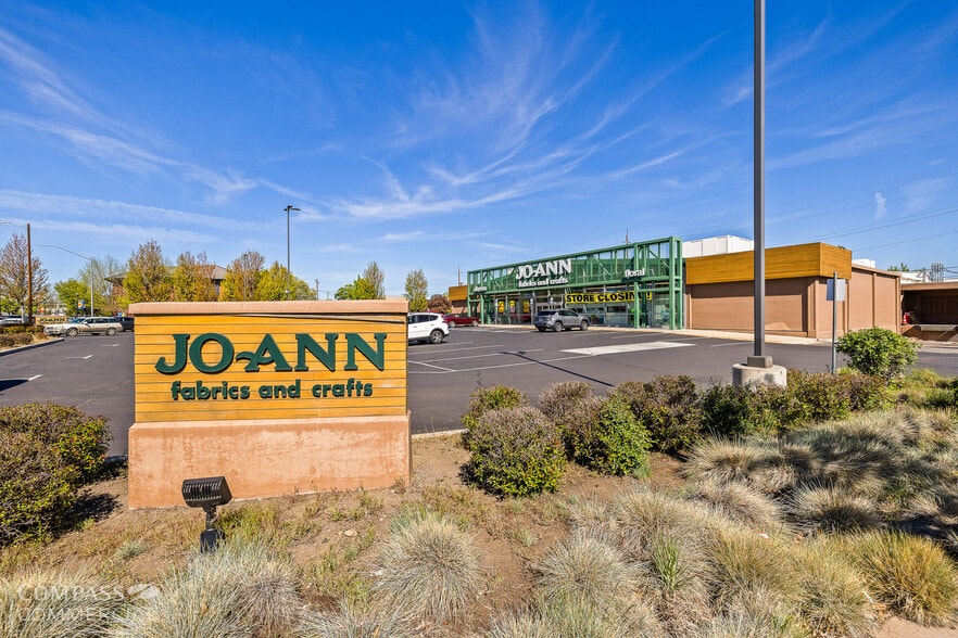 More Photos Of 732 SW 6th St, Redmond Freestanding For Lease