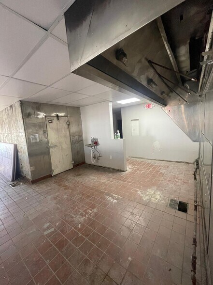 More Photos Of 4450 Rocky River Dr, Cleveland Fast Food For Lease