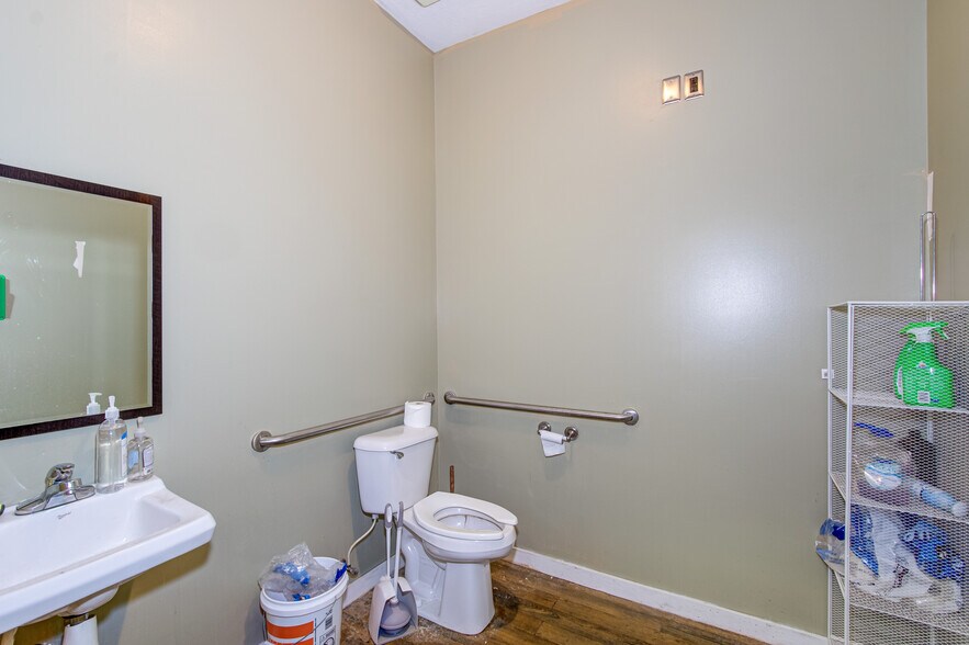 More Photos Of 3002 River Watch Ln, Augusta Flex For Sale