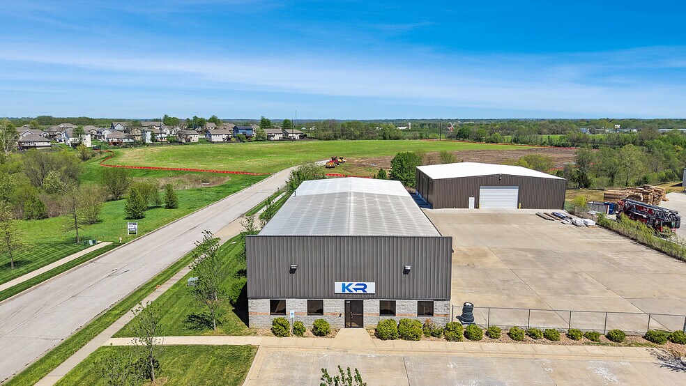 More Photos Of 990 Premier Dr, Kearney Industrial For Lease