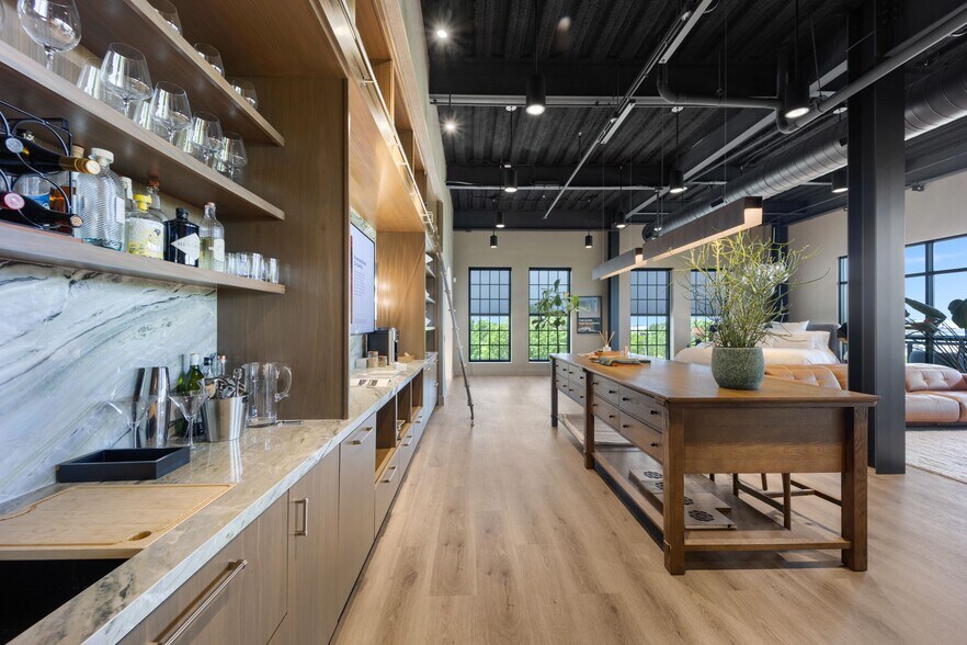 More Photos Of 4900 Arapaho Rd, Addison Office For Sale