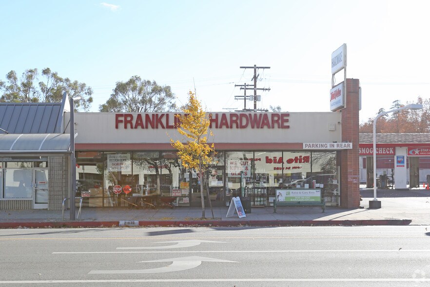 More Photos Of 21930-21932 Ventura Blvd, Woodland Hills Storefront For Lease