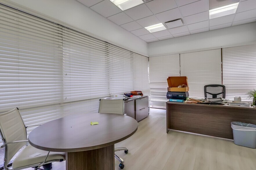 More Photos Of 5947-5951 Variel Ave, Woodland Hills Office For Sale