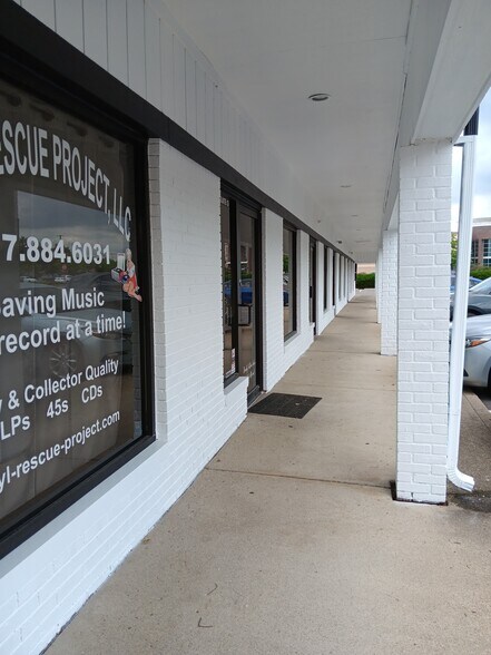 More Photos Of 520 N State Road 135, Greenwood Storefront For Lease
