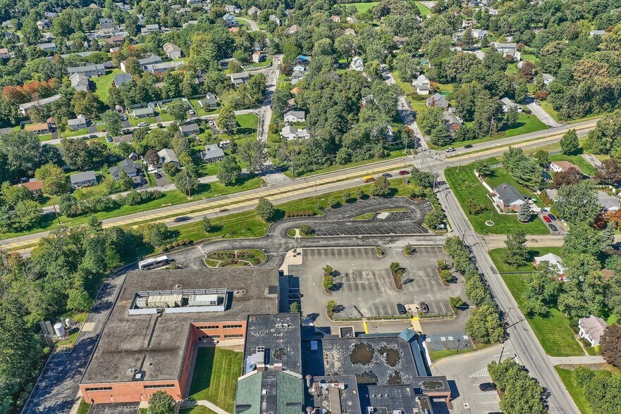 More Photos Of 21 Laurel Ave, Cornwall Medical For Lease