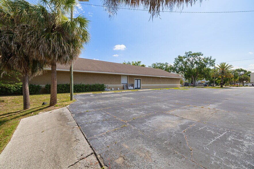 More Photos Of 110 Pine Ave, Oldsmar General Retail For Sale