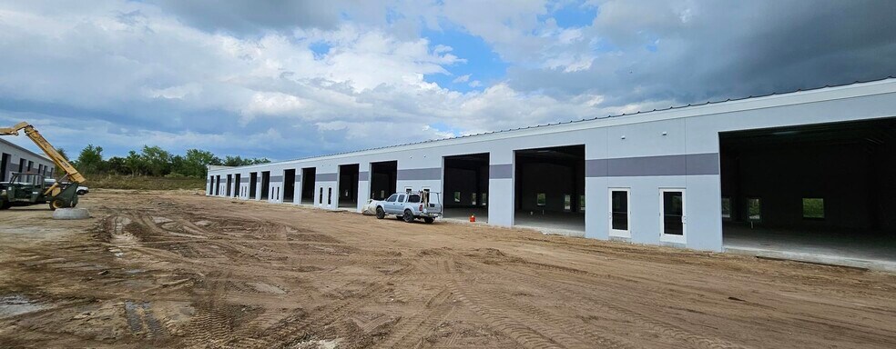 More Photos Of 16109 Lee Rd, Fort Myers Manufacturing For Sale