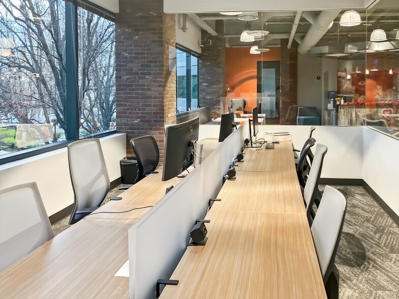 More Photos Of 6701 Koll Center Pky, Pleasanton Coworking Space