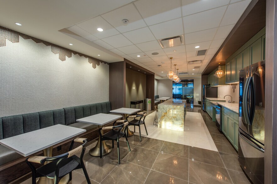 More Photos Of 225 S Dixie Hwy, Coral Gables Coworking Space