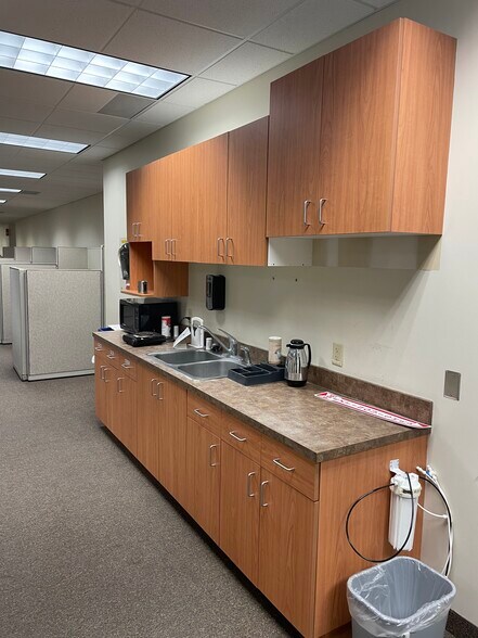 More Photos Of 899 W Highway 96, Shoreview Manufacturing For Lease