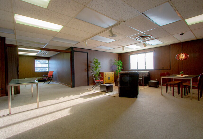 More Photos Of 3533 S Archer Ave, Chicago Office For Lease