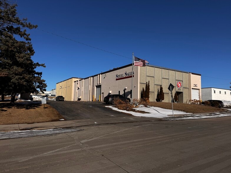 More Photos Of 2809 NE Winter St, Minneapolis Warehouse For Sale
