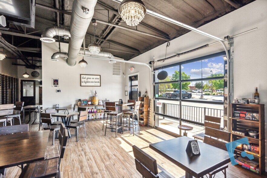 More Photos Of 110 Lamar St, Keller Freestanding For Sale