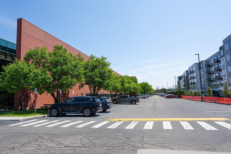 More Photos Of 6960 Orchard Lake Rd, West Bloomfield Office For Lease