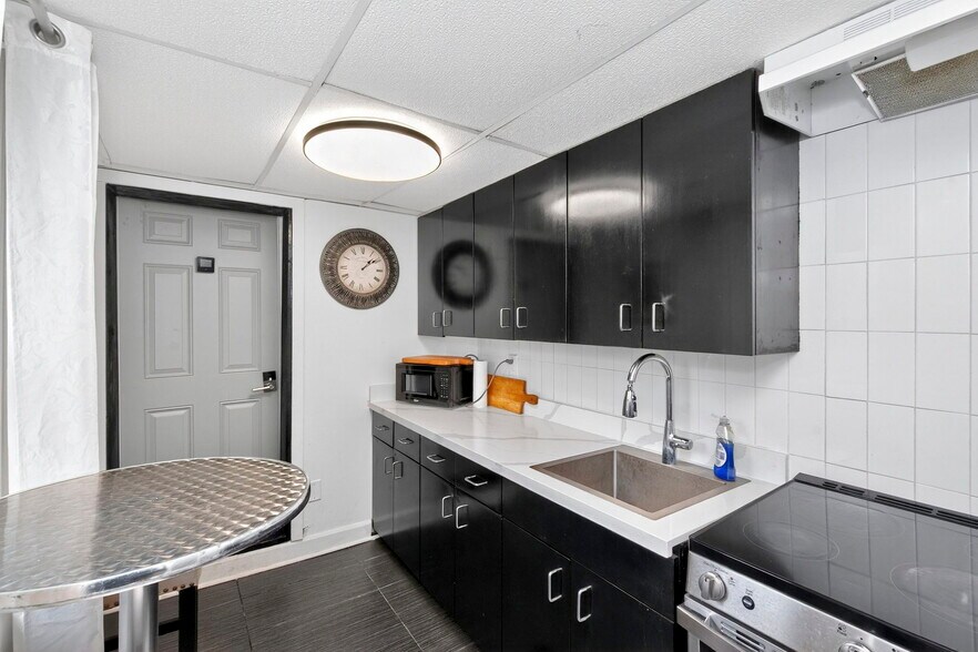 More Photos Of 49 Mary St, Barrie Restaurant For Sale