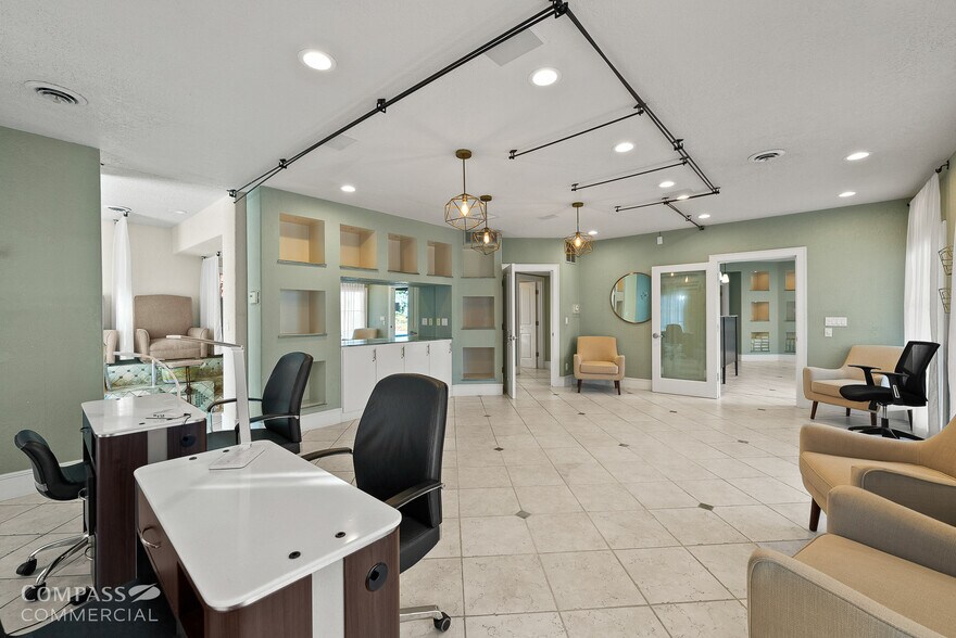 More Photos Of 125 NW Wall St, Bend Health Club For Lease