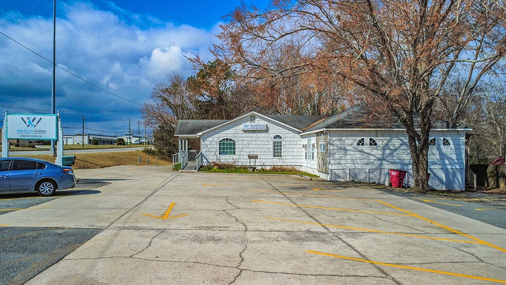 More Photos Of 4849 Mercer University Dr, Macon-Bibb Storefront For Sale