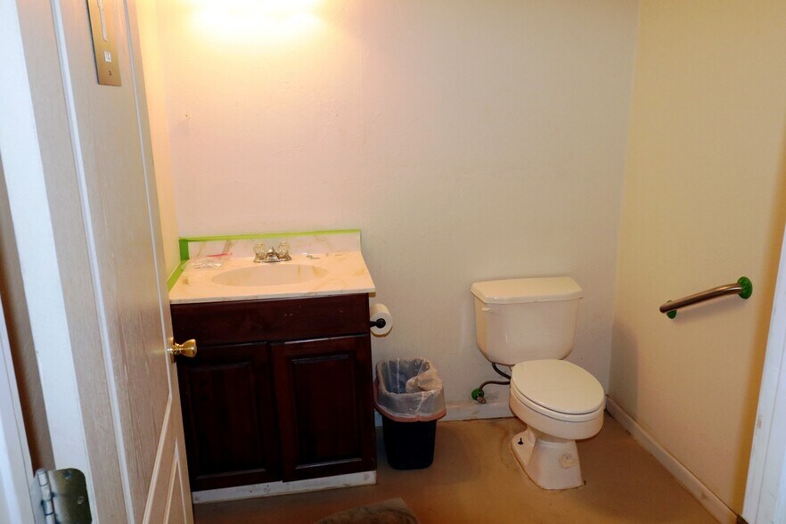 More Photos Of 2011 Industrial Rd, Cortez Manufacturing For Lease