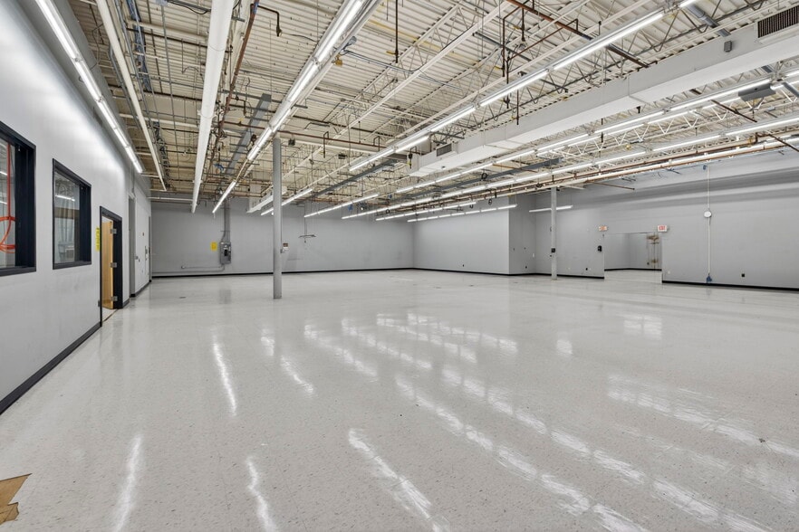 More Photos Of 645 Harvey Rd, Manchester Showroom For Lease