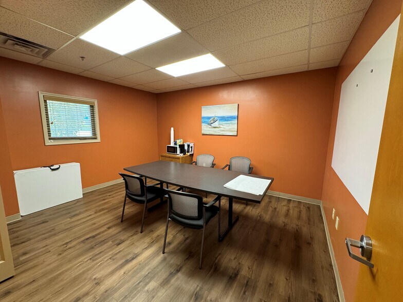 More Photos Of 4650 Chester Dr, Elkhart Warehouse For Sale