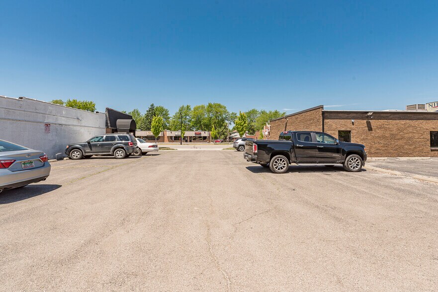 More Photos Of 18735 Ecorse Rd, Allen Park Office For Lease