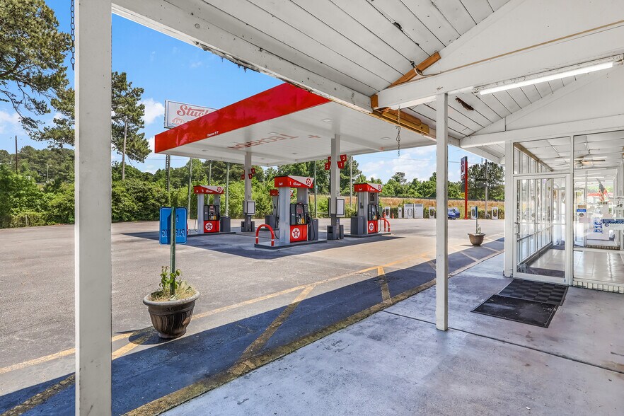 More Photos Of 500 Buff Blvd, Summerton General Retail For Sale