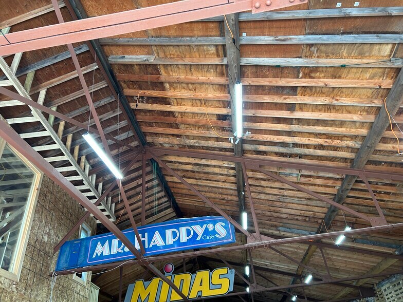 More Photos Of 15 E Farm St, Waterbury Warehouse For Sale