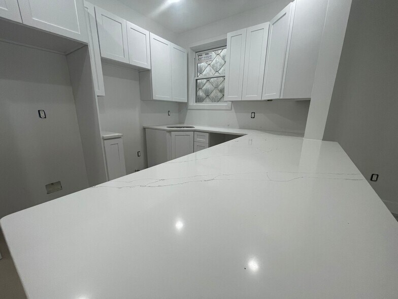 More Photos Of 514 39th St, Union City Apartments For Sale