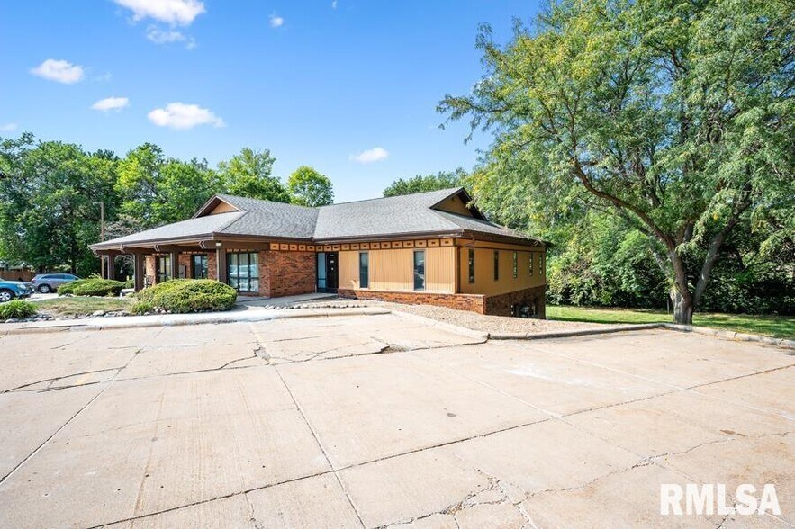 More Photos Of 5113 N Executive Dr, Peoria Office For Lease